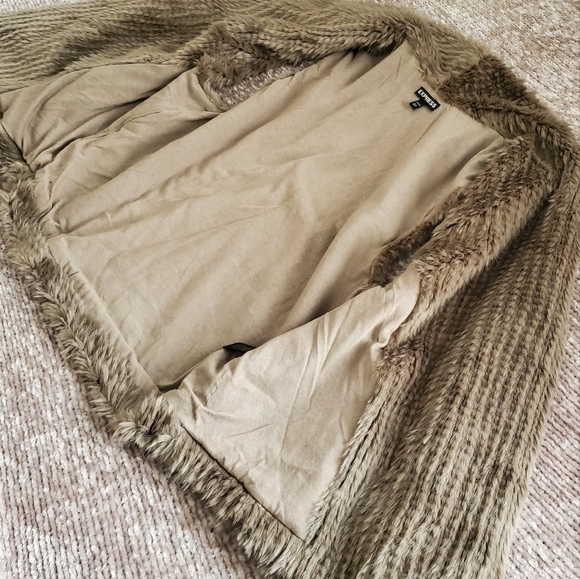 Express Tan Faux Fur Vest - Picture 5 of 9